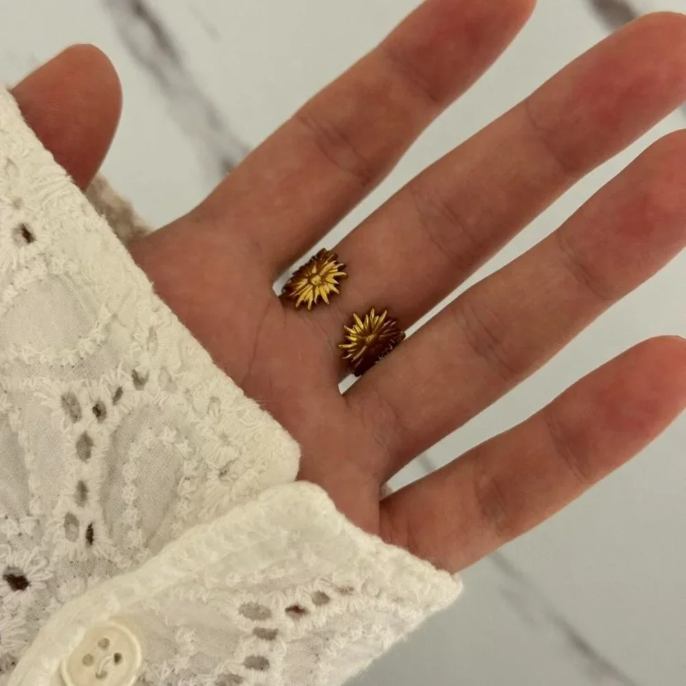 SKU:0133 gold ring flowers material stainless steel waterproof Us 6 -‎ 10